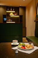 Fly Point Airport Hotel