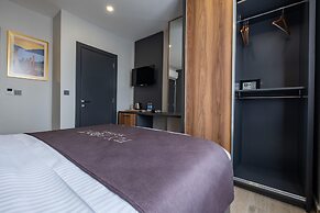 Fly Point Airport Hotel