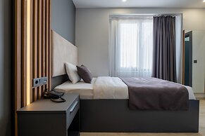 Fly Point Airport Hotel