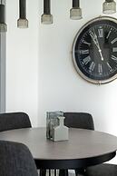 Sea-side 4 BR Apt with Gym
