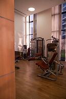 Sea-side 4 BR Apt with Gym