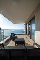 Sea-side 4 BR Apt with Gym