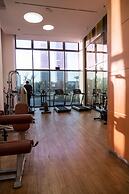 Sea-side 4 BR Apt with Gym