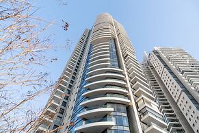 Sea-side 4 BR Apt with Gym