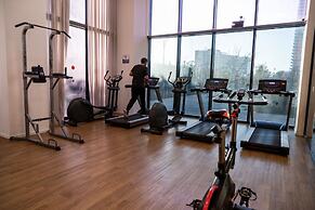 Sea-side 4 BR Apt with Gym