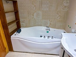 Luxurious Scandinavian-style pool & play