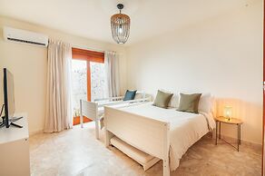 Awesome Bungallow w Pool BBQ in Green Village CC