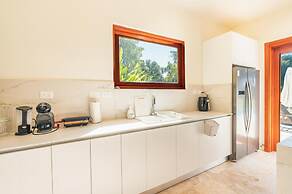 Awesome Bungallow w Pool BBQ in Green Village CC