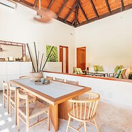 Awesome Bungallow w Pool BBQ in Green Village CC