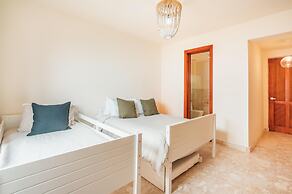 Awesome Bungallow w Pool BBQ in Green Village CC