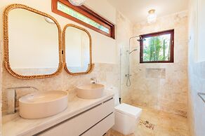 Awesome Bungallow w Pool BBQ in Green Village CC