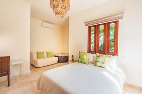 Awesome Bungallow w Pool BBQ in Green Village CC