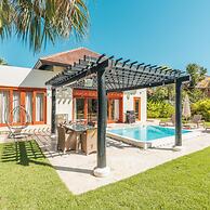 Awesome Bungallow w Pool BBQ in Green Village CC