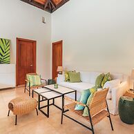 Awesome Bungallow w Pool BBQ in Green Village CC