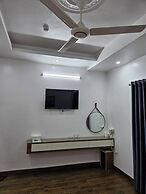 Hoàng Gia Hotel Royal
