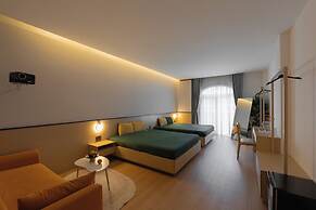 Zeus Living Central Hotel