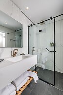 Almond hotel