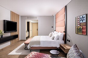Almond hotel