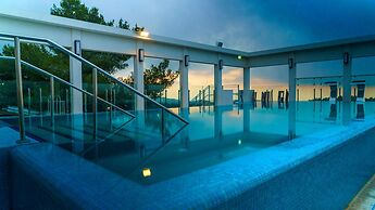 Almond hotel