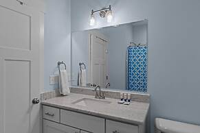 Terminal Sea 3 Bedroom Townhouse by RedAwning