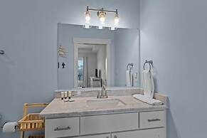 Terminal Sea 3 Bedroom Townhouse by RedAwning