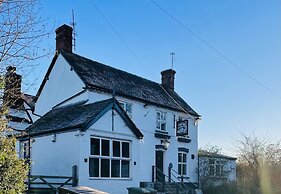 Log Burner and Beamed Ceilings-king Size Bed