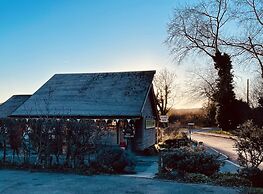 Log Burner and Beamed Ceilings-king Size Bed