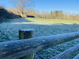 Log Burner and Beamed Ceilings-king Size Bed