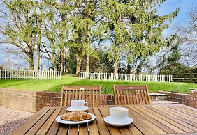 Log Burner and Beamed Ceilings-king Size Bed