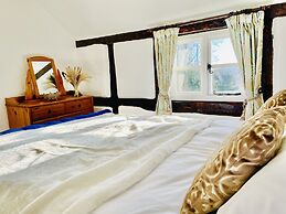 Log Burner and Beamed Ceilings-king Size Bed