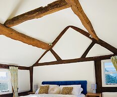 Log Burner and Beamed Ceilings-king Size Bed