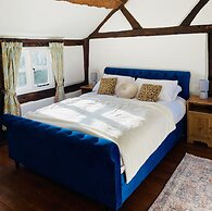 Log Burner and Beamed Ceilings-king Size Bed