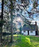 Log Burner and Beamed Ceilings-king Size Bed