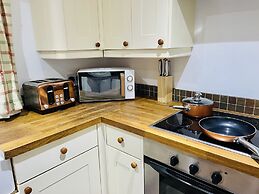 Log Burner and Beamed Ceilings-king Size Bed