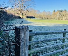 Log Burner and Beamed Ceilings-king Size Bed