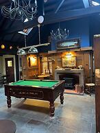 Log Burner and Beamed Ceilings-king Size Bed