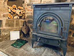 Log Burner and Beamed Ceilings-king Size Bed