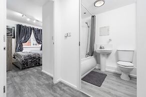 Stunning 2-bed Apartment in Tipton Sleeps 3
