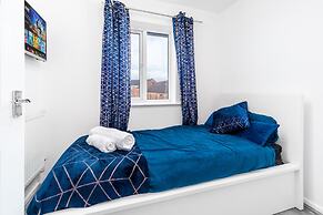 Stunning 2-bed Apartment in Tipton Sleeps 3