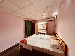 Thomas Ashwem x One Light Stays