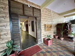 Thomas Ashwem x One Light Stays