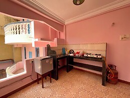 Thomas Ashwem x One Light Stays