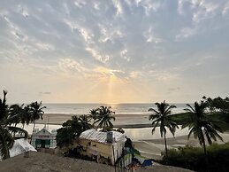 Thomas Ashwem x One Light Stays