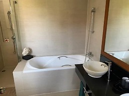 Poolside Luxury Laguna 2-bed Villa in Cherngtalay