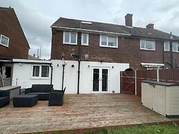 Beautiful 3-bed House in Romford