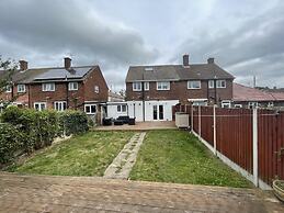 Beautiful 3-bed House in Romford
