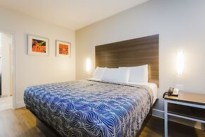 Palace Inn Blue I-45 & College Ave