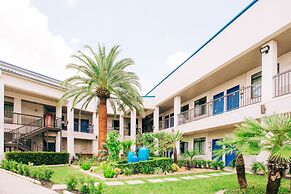 Palace Inn Blue I-45 & College Ave