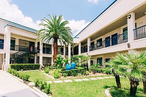 Palace Inn Blue I-45 & College Ave