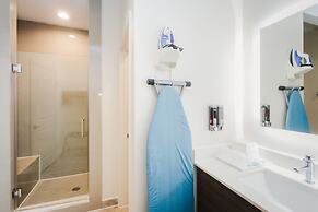 Palace Inn Blue I-45 & College Ave